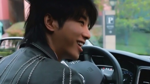 华晨宇开车接周深上班,诸位歌手准备就绪!