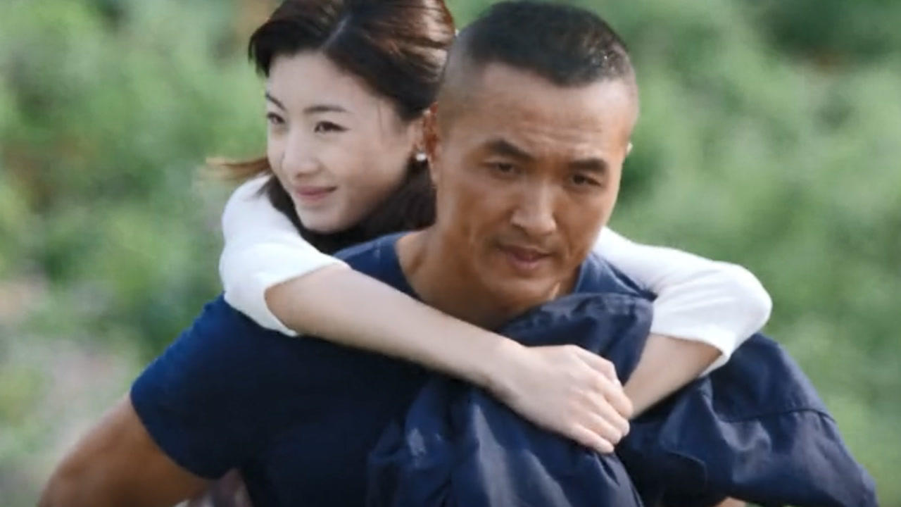 《最美的乡村》第11集01:卢振兴背叶冰下山,两人和好如初_高清1080p