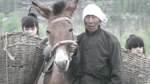 八路军本着国际主义精神,将滞留的日本女孩送回