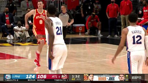 《NBA全场集锦》哈里斯喂饼恩比德空接双手暴扣 特雷杨回马3分出手予以还击