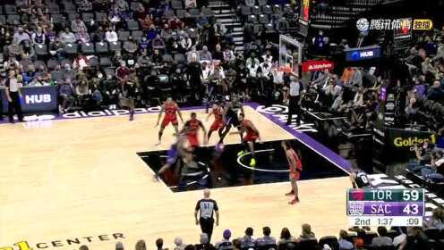 《NBA全场集锦》巴恩斯惨遭西卡无情封盖 斯科蒂-巴恩斯反击助飞多齐尔强起暴扣