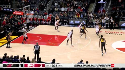 《NBA全场集锦》内传内的绝妙配合 科林斯声东击西助奥孔古双手暴扣
