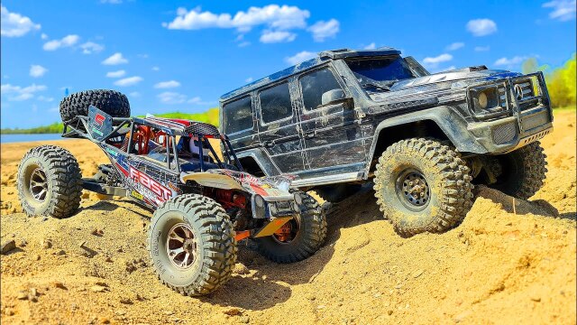 越野车沙地角逐