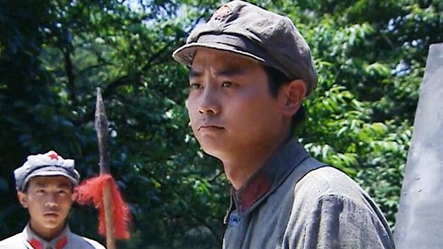 小士兵下达领导新指示,哪想却被女兵歌声吸引!