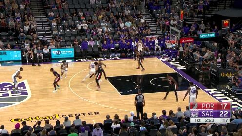 《NBA全场集锦》擎天白玉柱架海紫金梁 萨博尼斯人群之中高高跃起隔扣两人