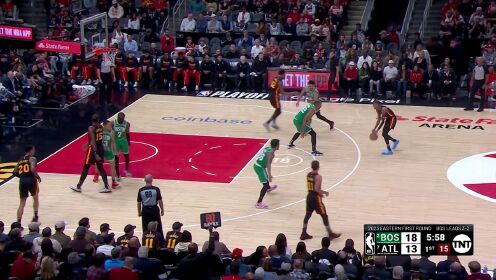 《NBA全场集锦》转身过人空中拉杆 科林斯穿越火线拉杆上篮造成2+1