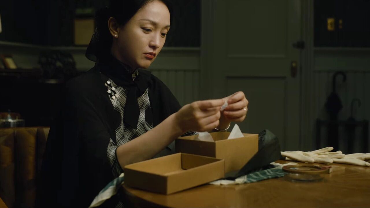 周迅唯美旗袍亮相!再现《风声》谍战