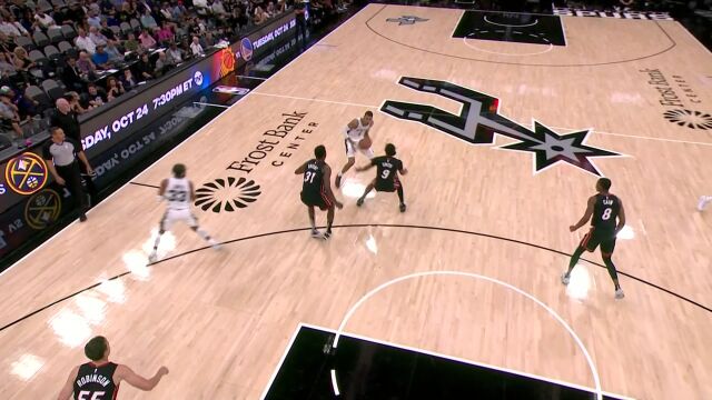 锁定本场最佳进球！文班亚马与琼斯默契配合空接暴扣展示绝对天赋