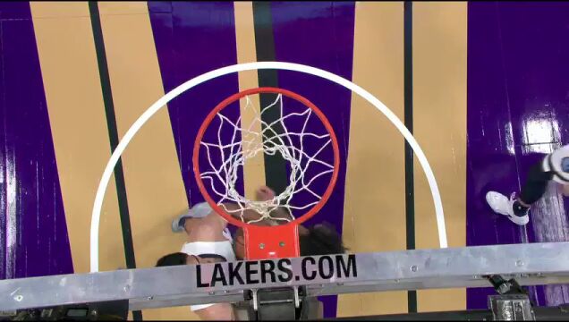 今天火气都很大啊！浓眉与阿尔达玛发生冲突 后续冲突升级五人吃T