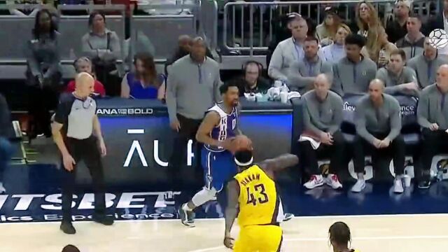 极为炸裂！蒙克空中悬停暴扣 忘情怒吼拍篮板