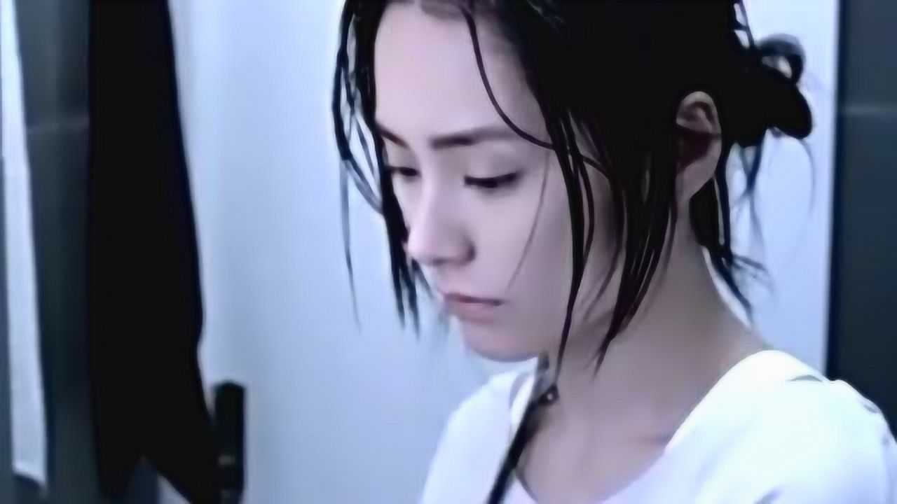 男子尿急上厕所，以为女朋友在洗澡，结果尴尬了_高清