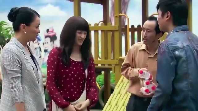 穷女婿在工地做临时工被富豪岳母看见后女儿的一番话让人感动