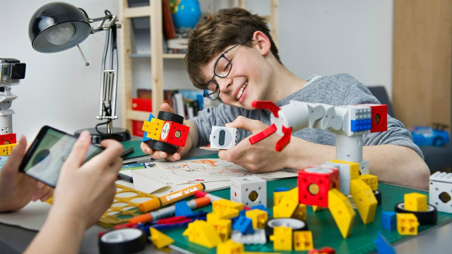 德国发明模块化机器人让你的乐高积木活起来五岁孩子也能玩