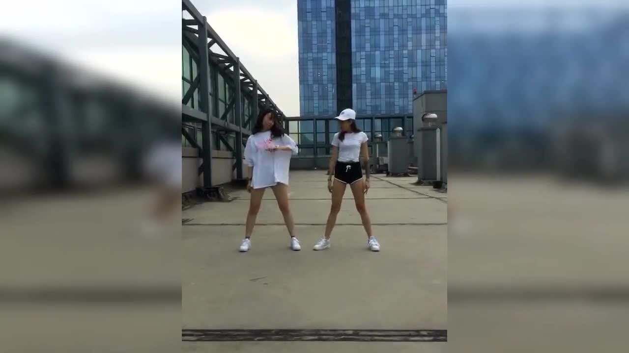 中弹舞,两个美女相互对拼,到底是谁的更厉害看结局_高清1080P在线观看平台_腾讯视频