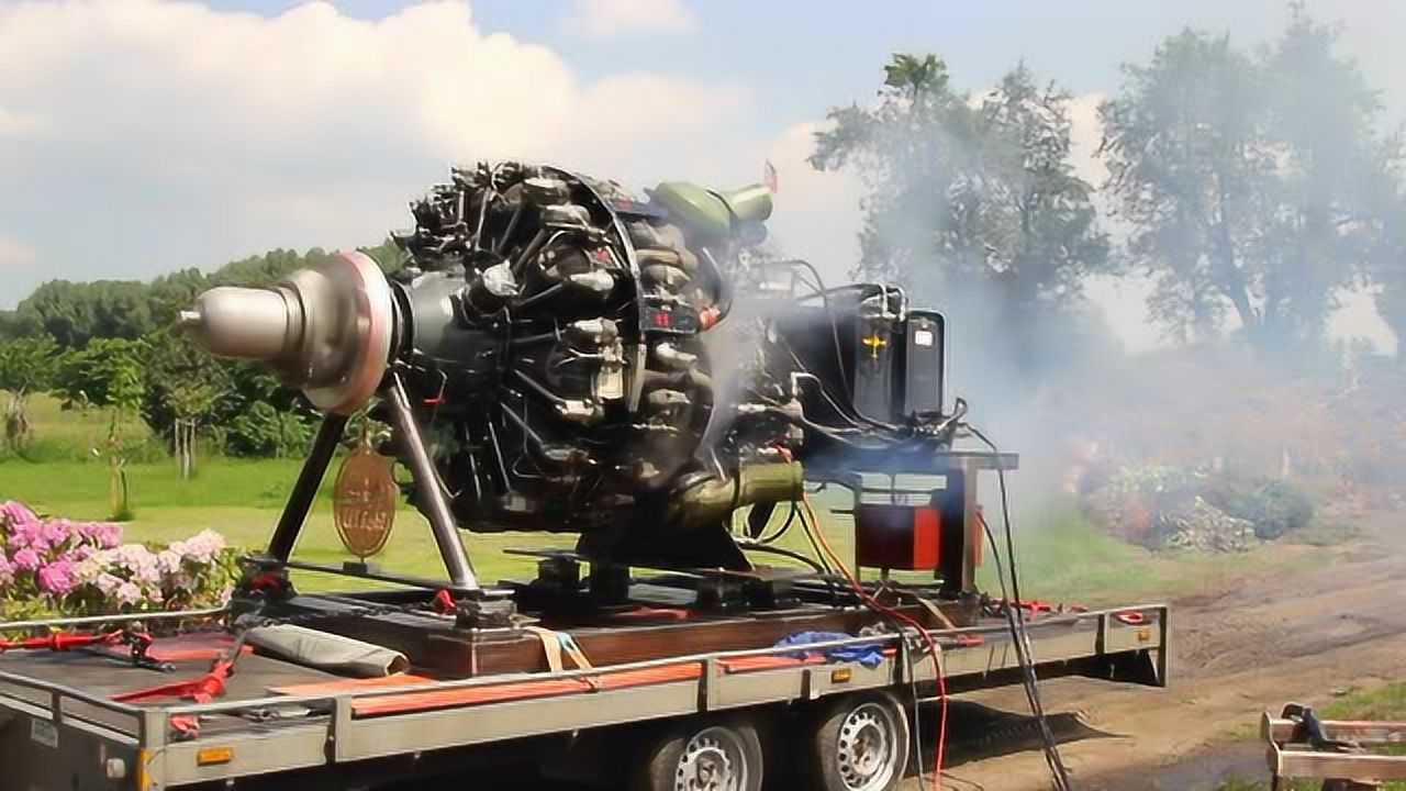 老式飞机上的18缸的发动机,32年后第一次启动