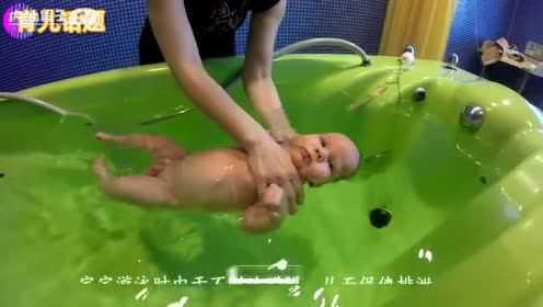 实拍婴儿游泳 让多少大人汗颜 游泳不仅仅对宝宝大脑发育好