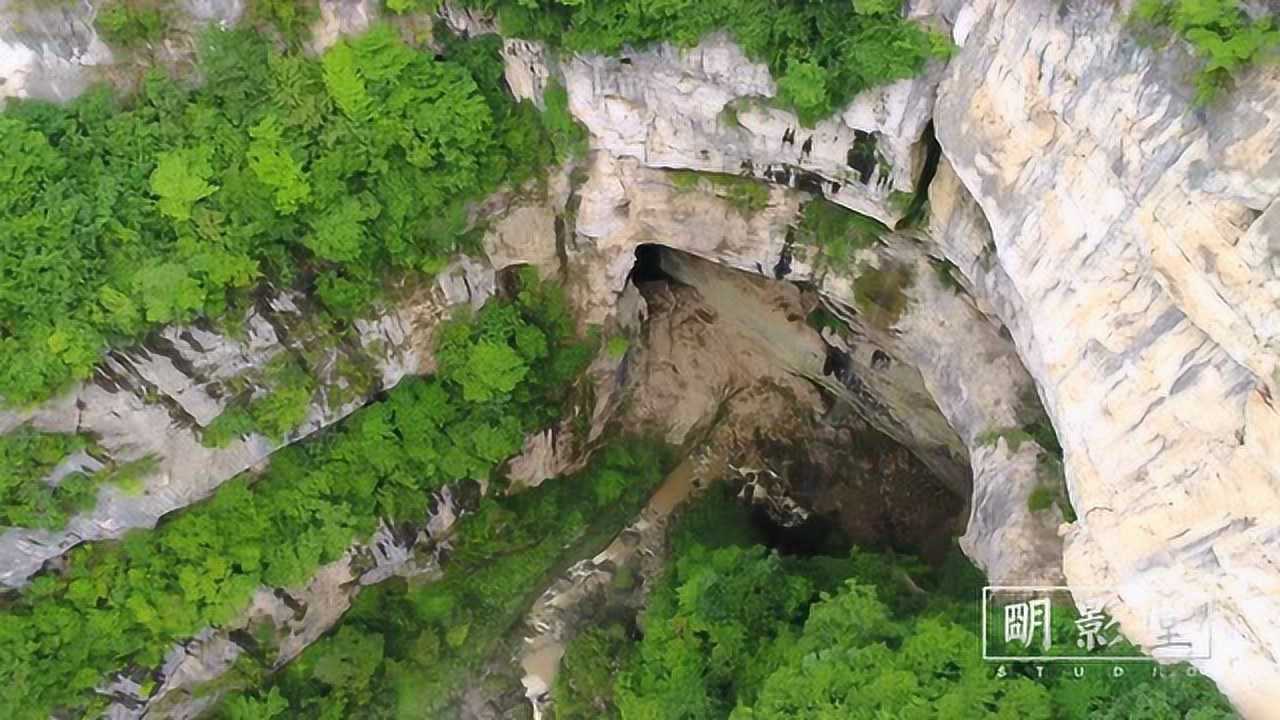 航拍号称"世界最美天坑"的宁强禅家岩天坑,巧夺天工的自然风景