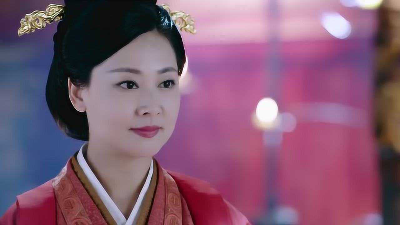 独孤天下安以轩派给李依晓的女官全身霸气十足