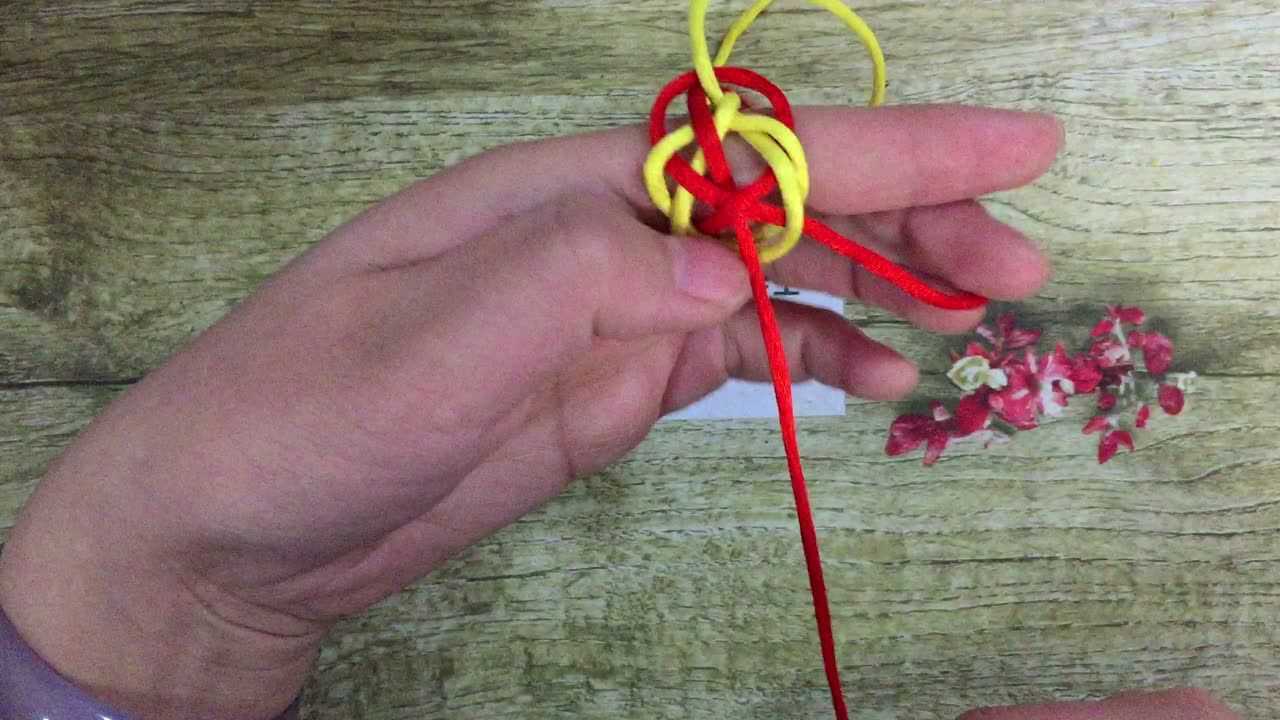 翠花手工:手链编织基本结—六瓣纽扣结