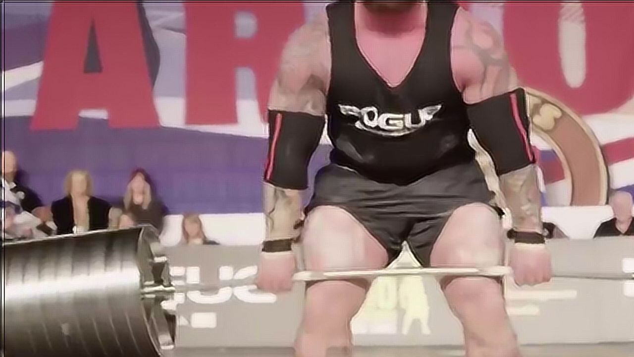 身高2米,体重360斤的大力士!可以拉动飞机,扛着汽车行走!