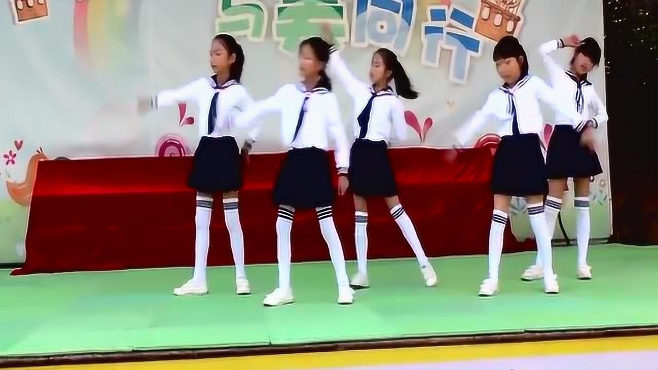 小学生六一舞蹈世界上最孤独的恋人六年级女生集体舞视频