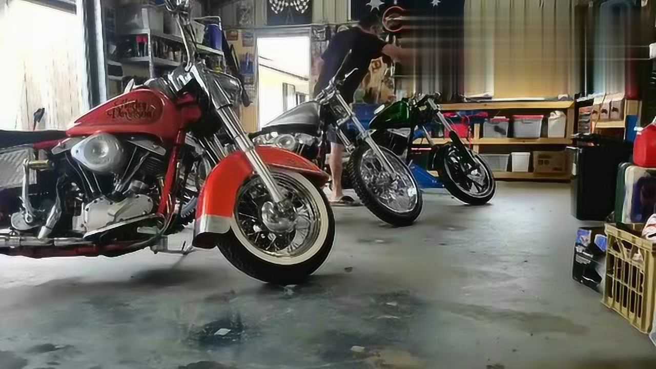 壕无人性美国玩家在家中车库依次踩发三台老式哈雷摩托车