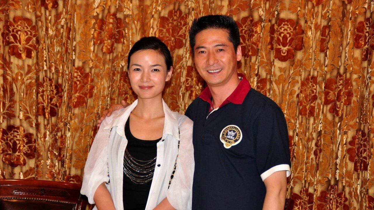 鉴宝结束后陈琨快哭了头一次看到她在华豫之门对藏友说对不起