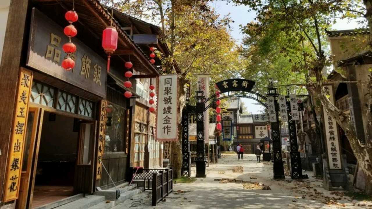 旅游走进都匀毛尖小镇讲述民国匀城老故事