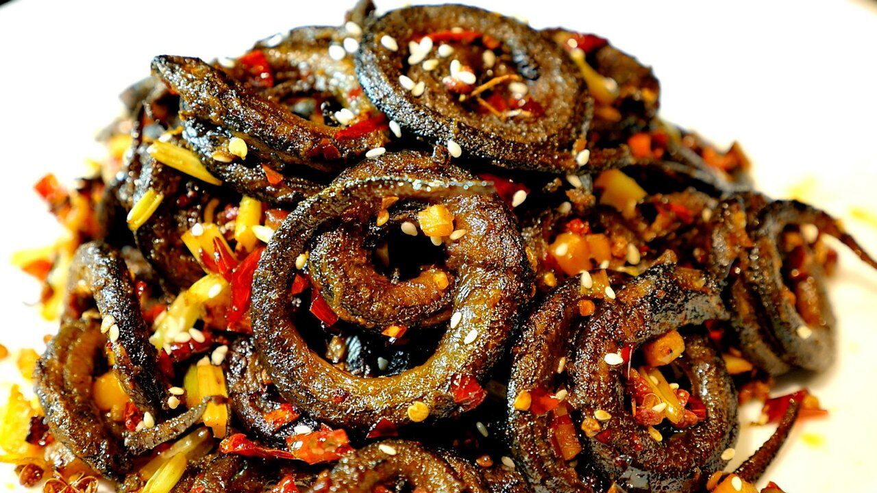 楚菜大厨教你做"盘鳝",鳝鱼美味做法,湖北特色美食,家常下酒硬菜!