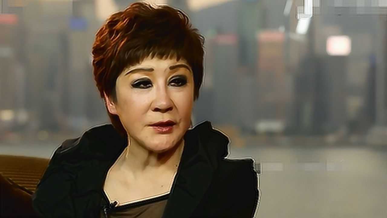 鲁豫再提李小龙丁佩怒怼只要你让我讲李小龙我就不舒服尴尬