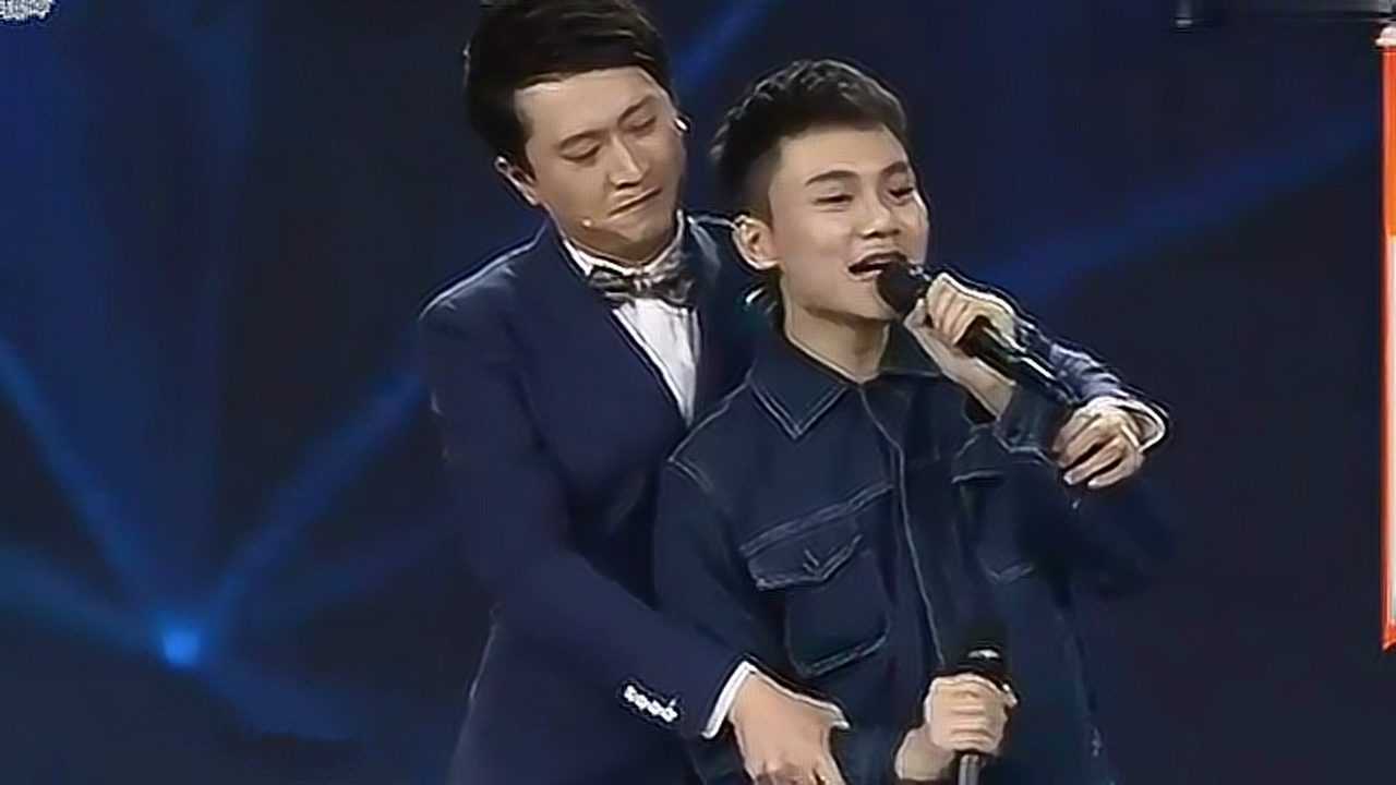 22岁小伙反串女声一曲天池声音比女人还女人