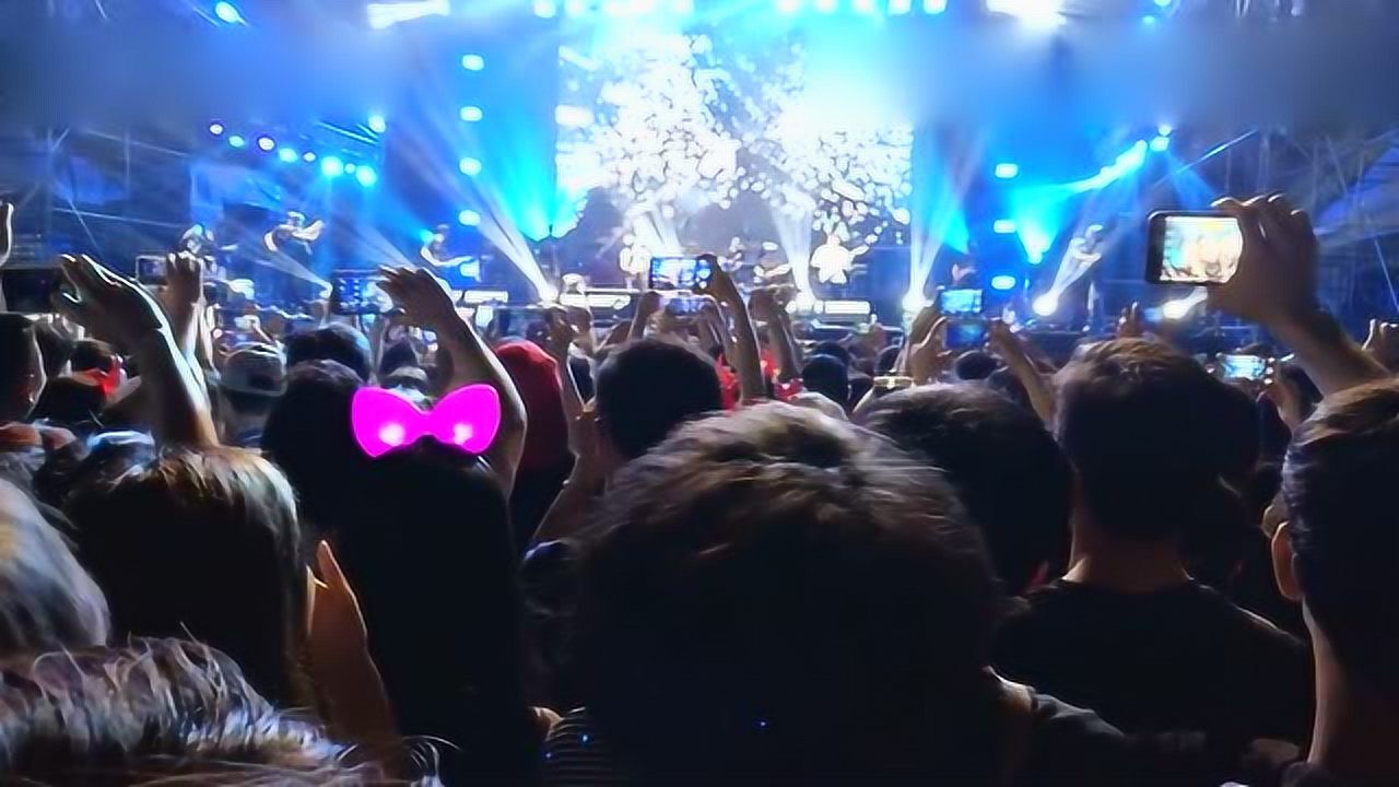 广西钦州三娘湾迷笛音乐节赵雷演唱成都嗨爆全场