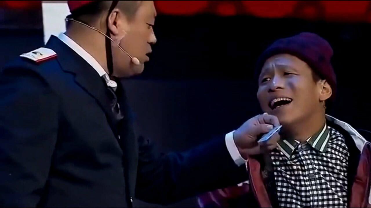 宋小宝为演小品身份证都搬出来,一说真实名字,观众瞬间疯狂大笑!