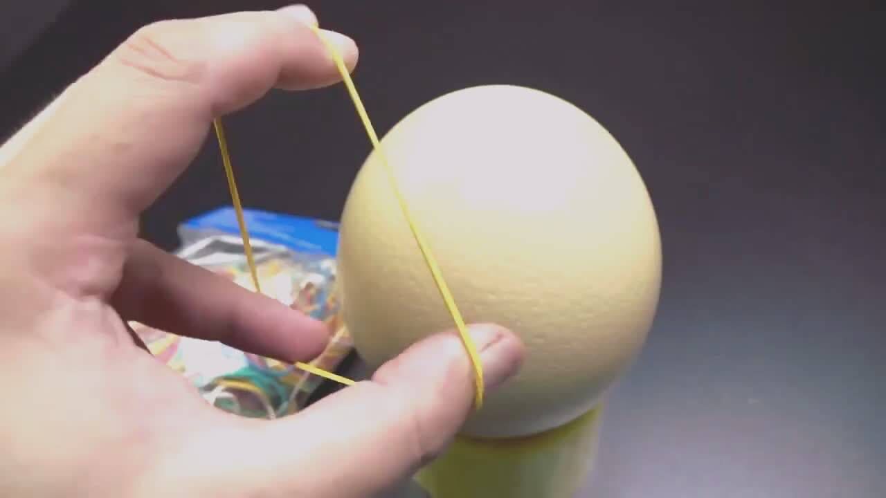 1000个皮筋缠在鸵鸟蛋上砸向汽车鸵鸟蛋会不会碎呢v