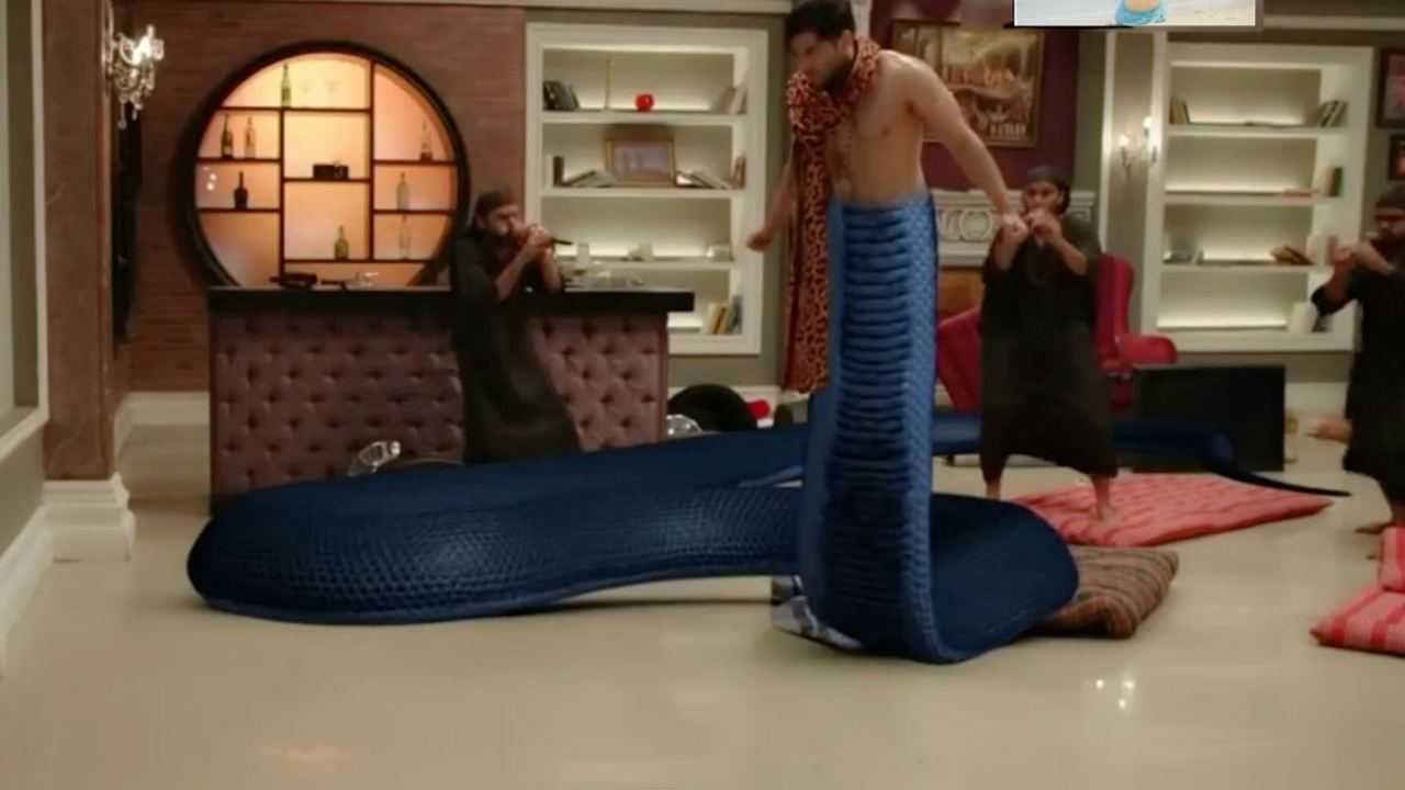 男子要把蛇女的真面目说出来,蛇女真身出现男子没有机会了