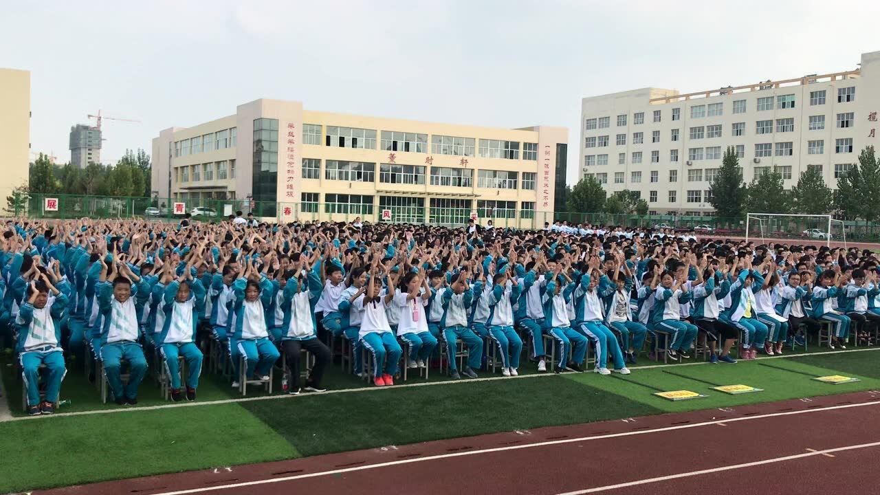 广宗县第二中学表彰会学生