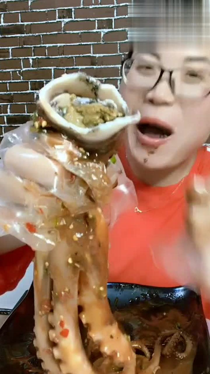 东北大姐57秒的八爪鱼爆头吃播视频