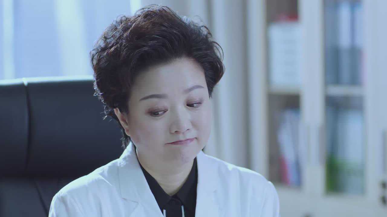 急诊科医生刘慧敏对赵蕾坦言自己不想做这个行政主任的念头