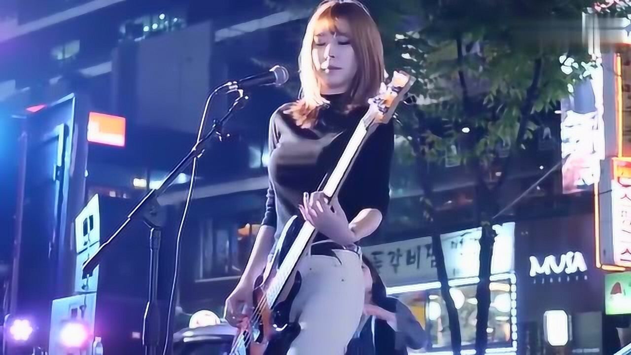 一夜爆红的美女贝斯手智仁颜值女神才艺达人