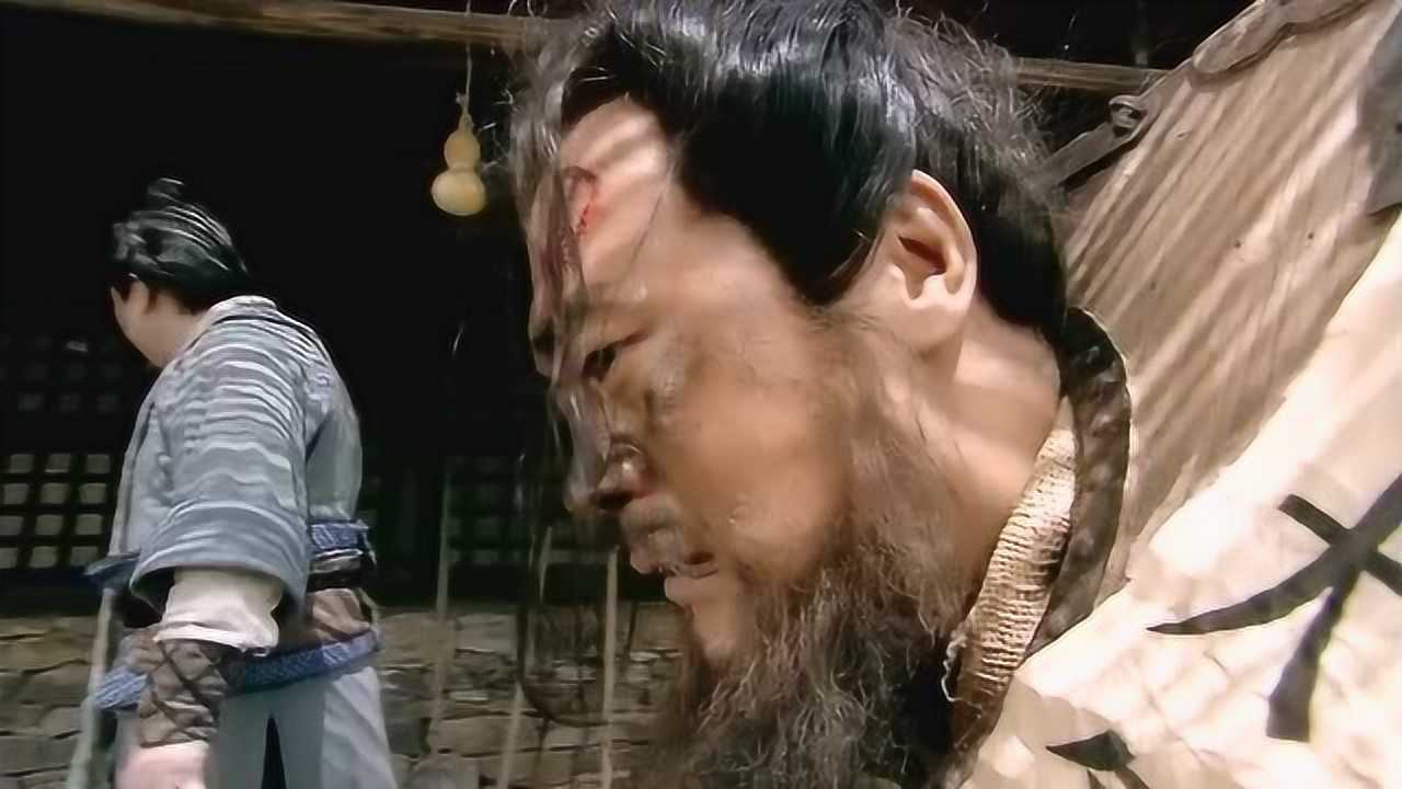 《水浒传》:衙役要给卢俊义洗脚,同样的方法林冲深受其害!