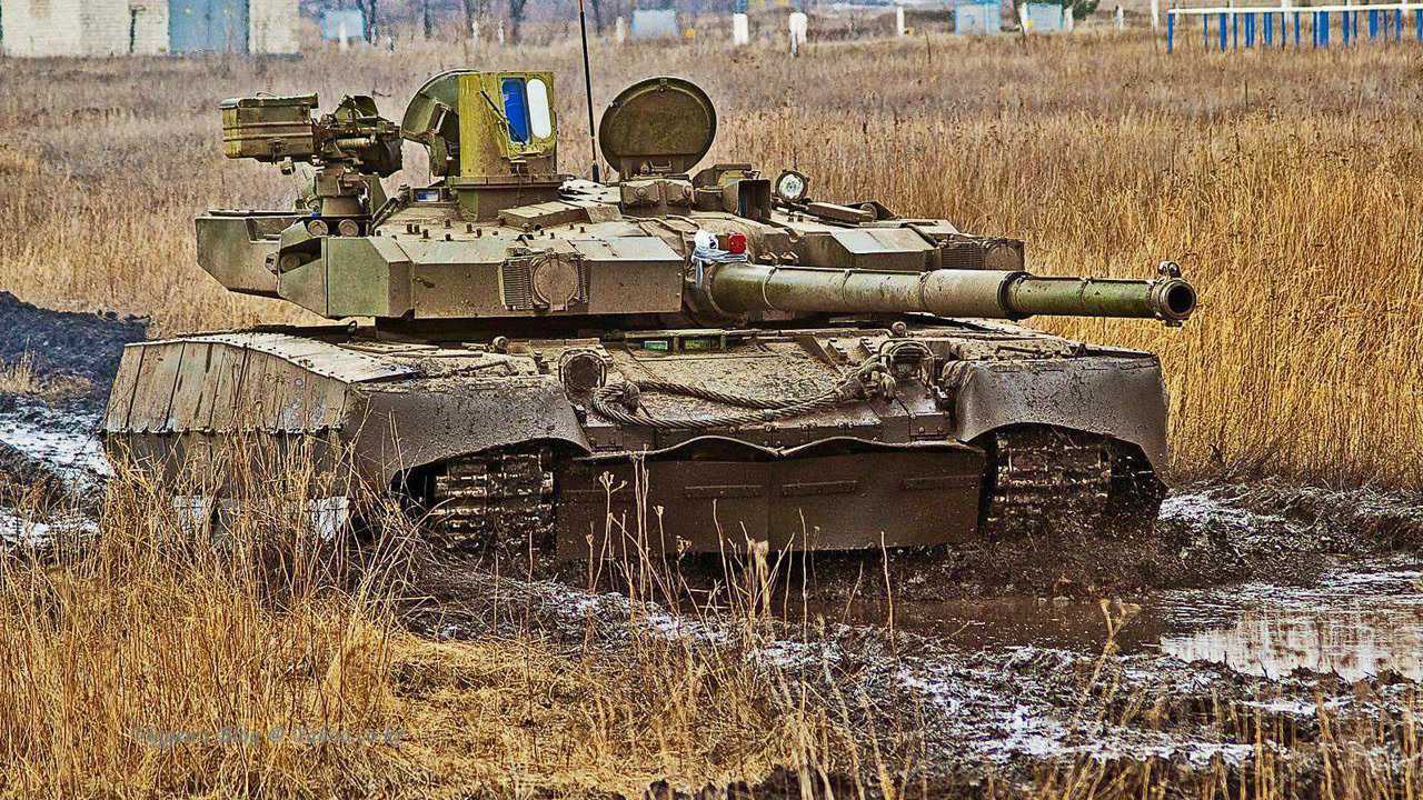 乌克兰陆军进行装甲兵实弹演习