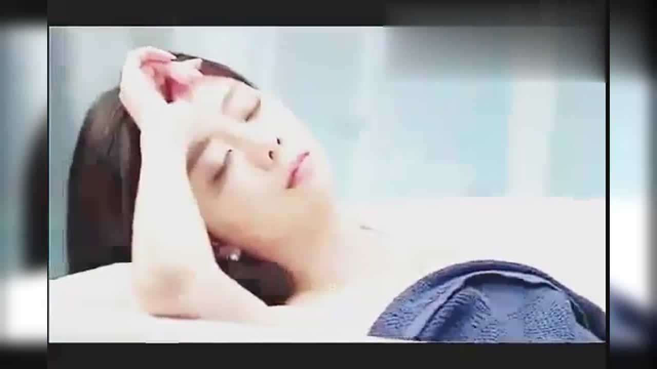 美女喝多了，男子帮美女洗澡，这澡洗得也太搞笑了_高清