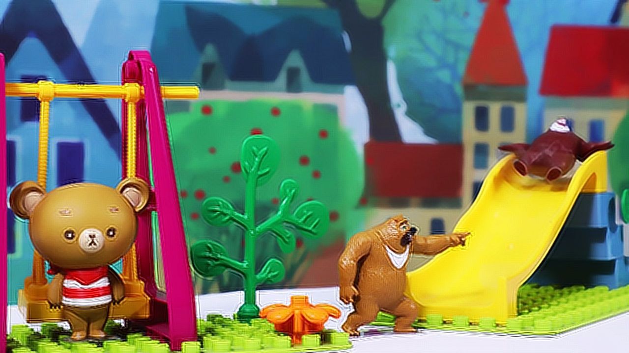 玩具小熊玩具故事小熊瑞恩生病在公园晕倒熊大熊二吓坏了