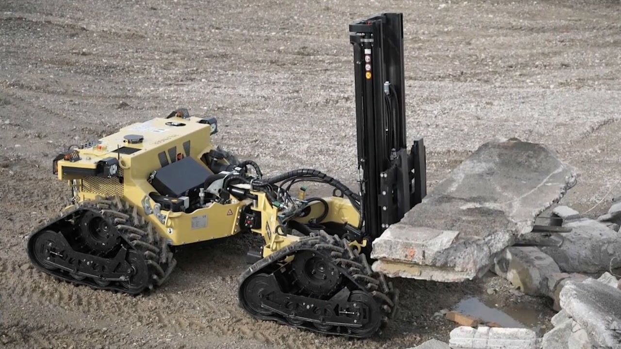 能越野的履带式遥控叉车