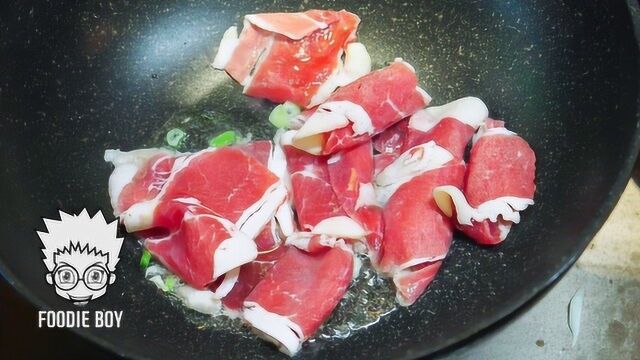 街头美食:豆芽炒牛肉,做法非常讲究!