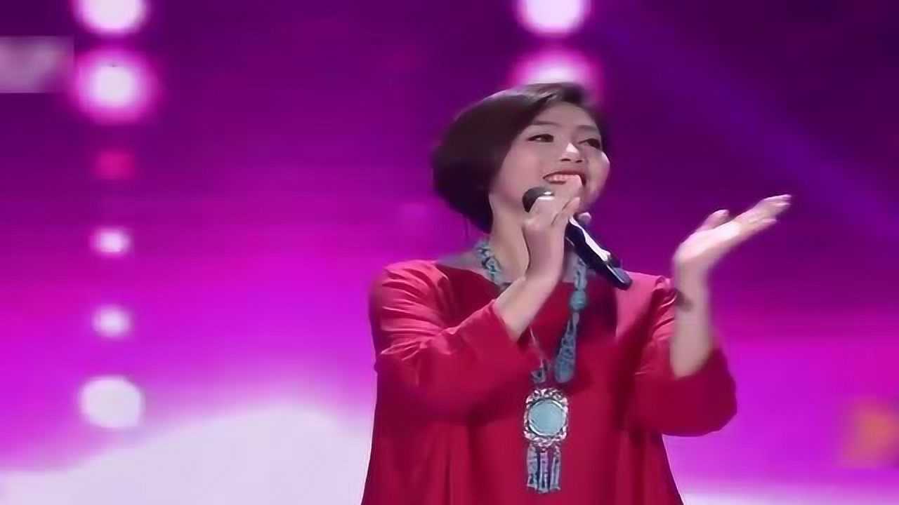 蒙古族豪情玫瑰苏勒亚其其格再唱《歌在飞》,英姿飒爽,尽显草原魅力