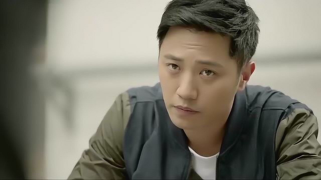 太阳的后裔金起范向徐大荣求救没想到徐大荣以前也是黑道中人