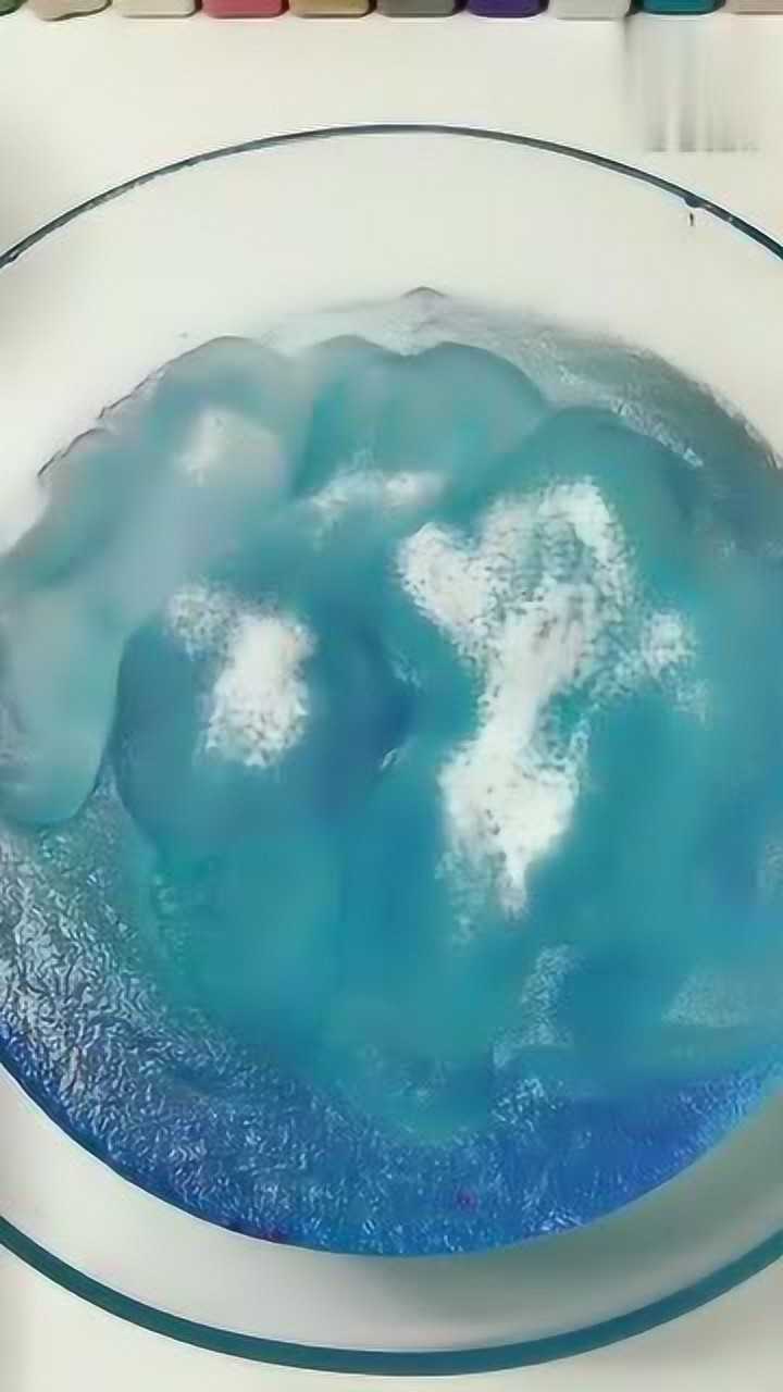 这是水变雪吗怎么倒这么多白色的东西