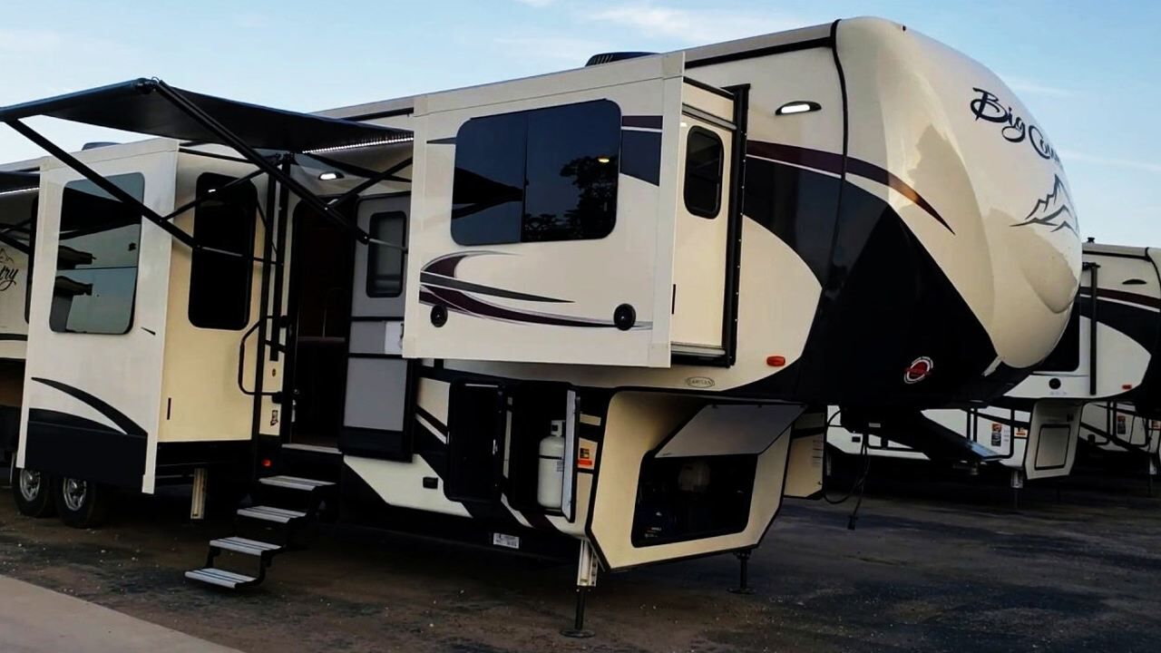 这么大的房车见过吗实拍超豪华拖挂房车简直就是五星酒店