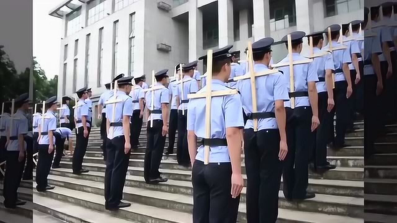原来,军人昂首挺胸走路的姿势,都是这样练出来了的!